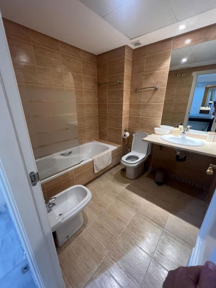 2 soveværelse Lejlighed til leje i Marbella med swimmingpool garage - € 2.000 (Ref: 10014999)