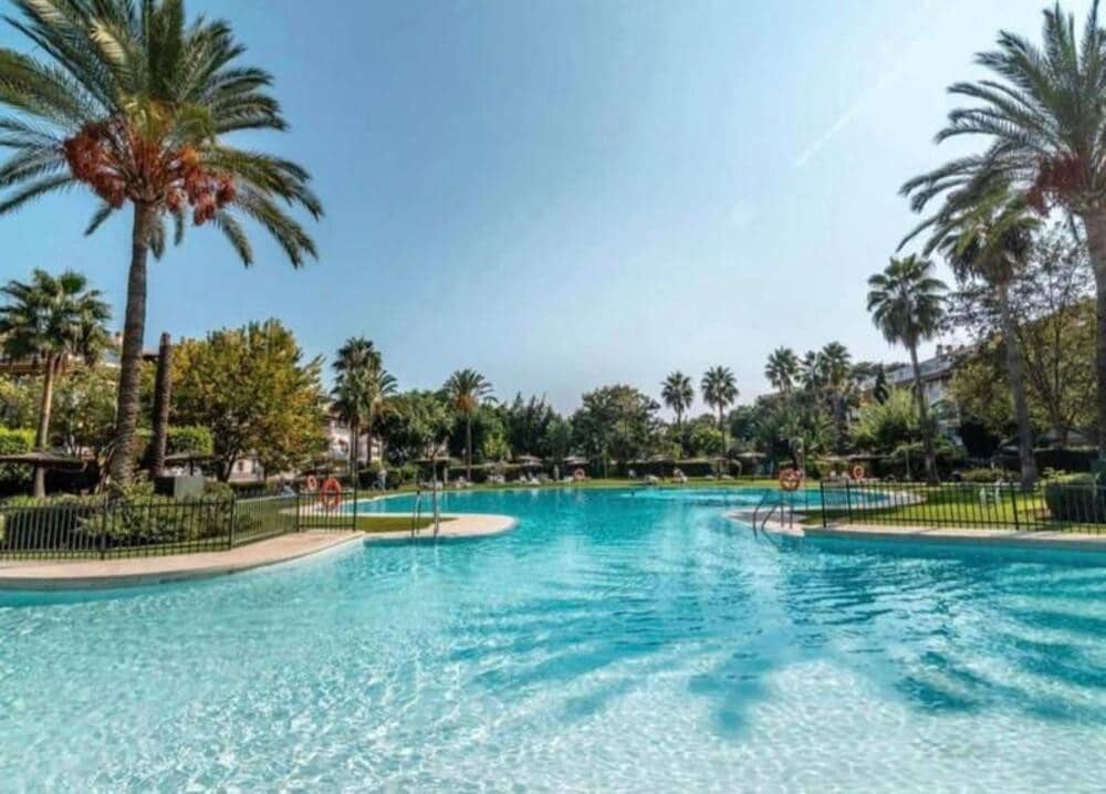 2 soveværelse Lejlighed til leje i Marbella med swimmingpool garage - € 2.000 (Ref: 10014999)