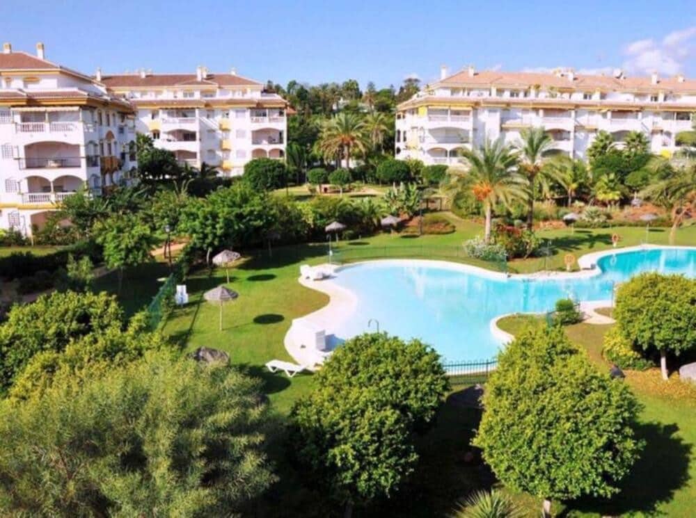 2 soveværelse Lejlighed til leje i Marbella med swimmingpool garage - € 2.000 (Ref: 10014999)