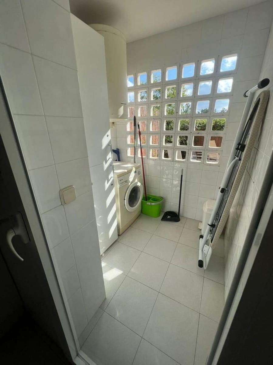 2 soveværelse Lejlighed til leje i Marbella med swimmingpool garage - € 2.000 (Ref: 10014999)