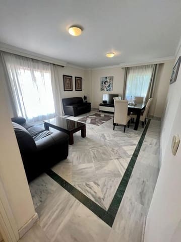 2 soveværelse Lejlighed til leje i La Dama de Noche - La Alzambra, Marbella med swimmingpool garage - € 2.000 (Ref: 10014999)