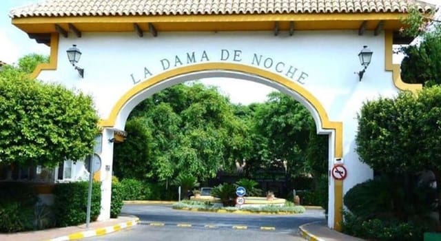 2 soveværelse Lejlighed til leje i La Dama de Noche - La Alzambra, Marbella med swimmingpool garage - € 2.000 (Ref: 10014999)