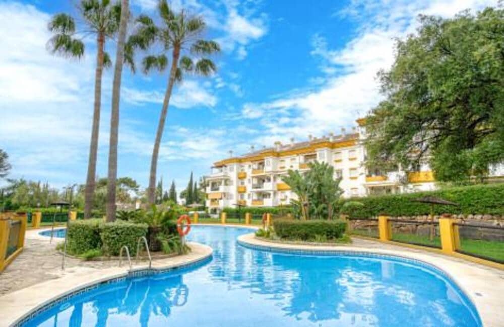 3 Zimmer Apartment zu verkaufen in Marbella mit Pool Garage - 450.000 € (Ref: 10021915)