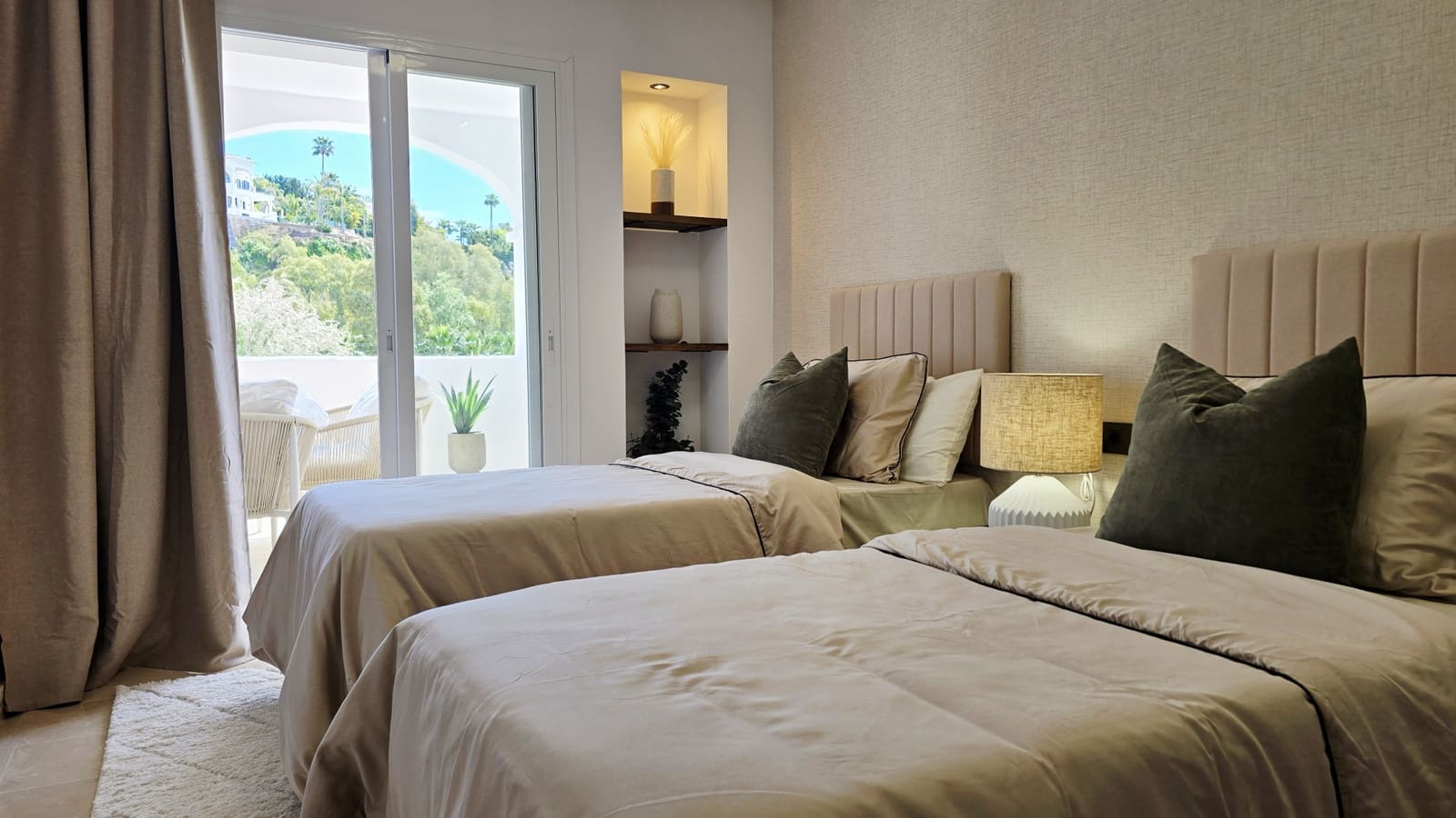 3 bedroom Apartment for sale in Benahavis with pool garage - € 549,000 (Ref: 10021917)