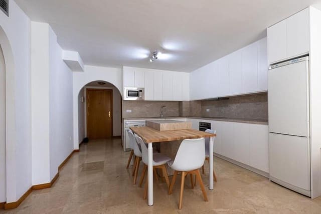 3 sovrum Lägenhet att hyra i Guadalmina Alta, Marbella med pool garage - 2 300 € (Ref: 10021918)