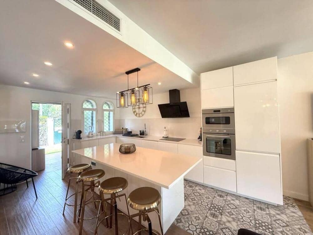 4 Zimmer Haus zu vermieten in Marbella mit Pool Garage - 3.500 € (Ref: 10023519)