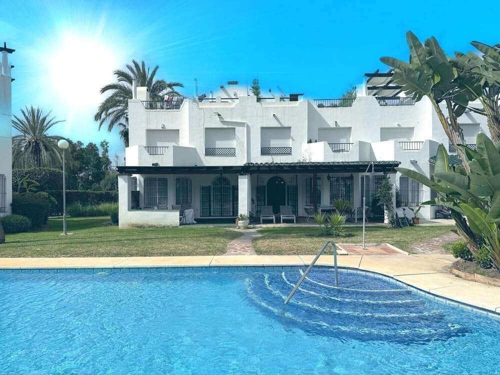 4 Zimmer Haus zu vermieten in Marbella mit Pool Garage - 3.500 € (Ref: 10023519)