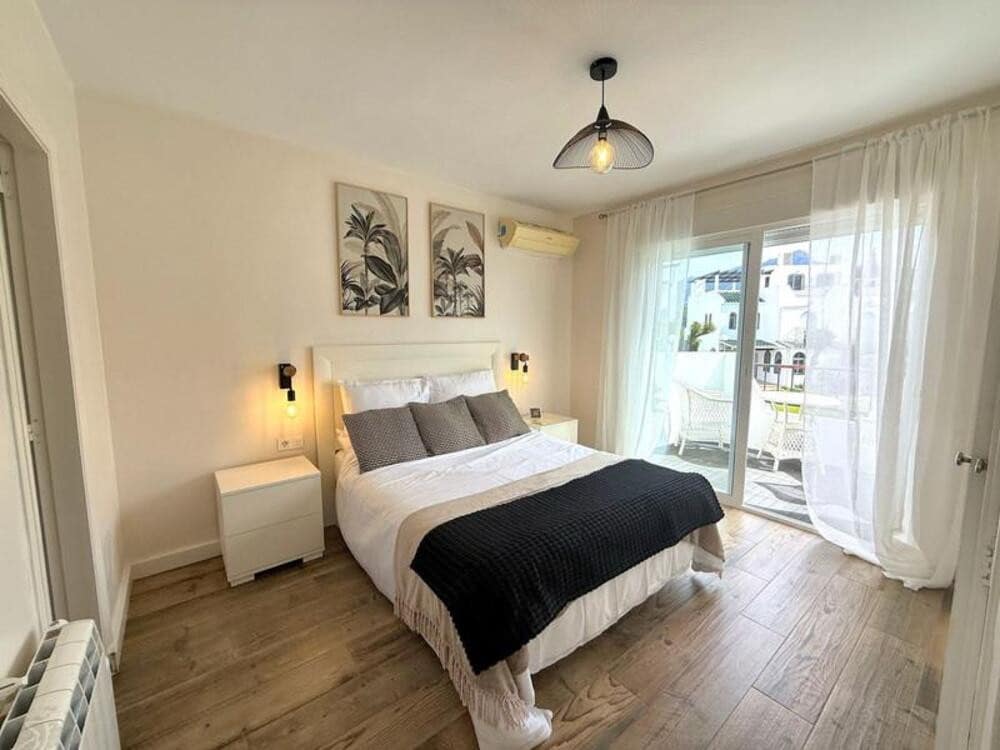 4 bedroom Townhouse for rent in Marbella with pool garage - € 3,500 (Ref: 10023519)