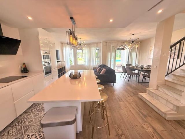 4 quarto Casa em Banda para arrendar em Los Naranjos, Marbella com piscina garagem - 3 500 € (Ref: 10023519)
