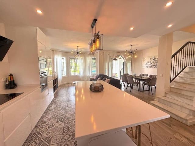 4 quarto Casa em Banda para arrendar em Los Naranjos, Marbella com piscina garagem - 3 500 € (Ref: 10023519)