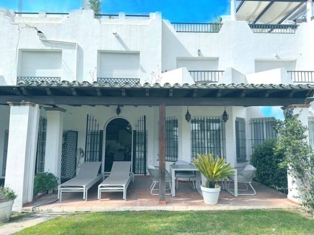 4 bedroom Townhouse for rent in Marbella with pool garage - € 3,500 (Ref: 10023519)