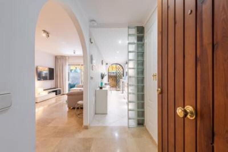 2 soverom Leilighet til salgs i Marbella med svømmebasseng garasje - € 540 000 (Ref: 10023520)