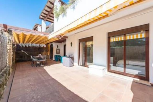 2 soverom Leilighet til salgs i Lomas De Marbella, Marbella med svømmebasseng garasje - € 540 000 (Ref: 10023520)
