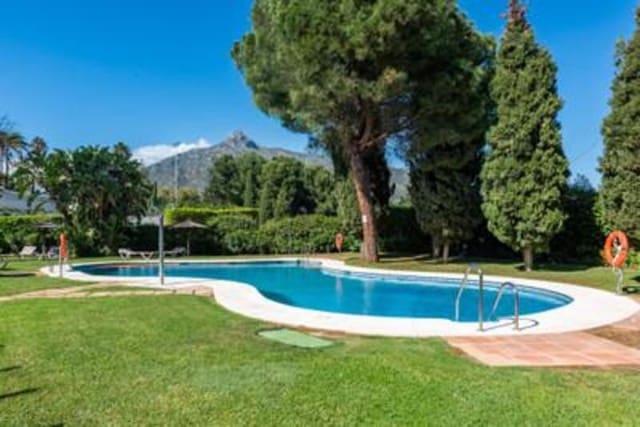 2 soverom Leilighet til salgs i Lomas De Marbella, Marbella med svømmebasseng garasje - € 540 000 (Ref: 10023520)