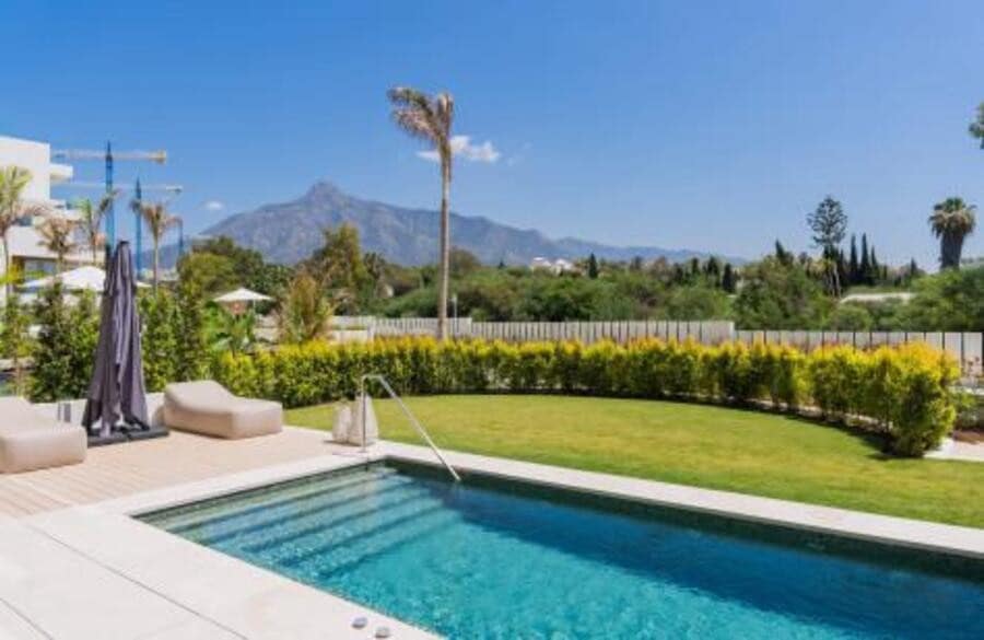 Appartement de 3 chambres à louer à Marbella avec piscine garage - 16 500 € (Ref: 10025035)
