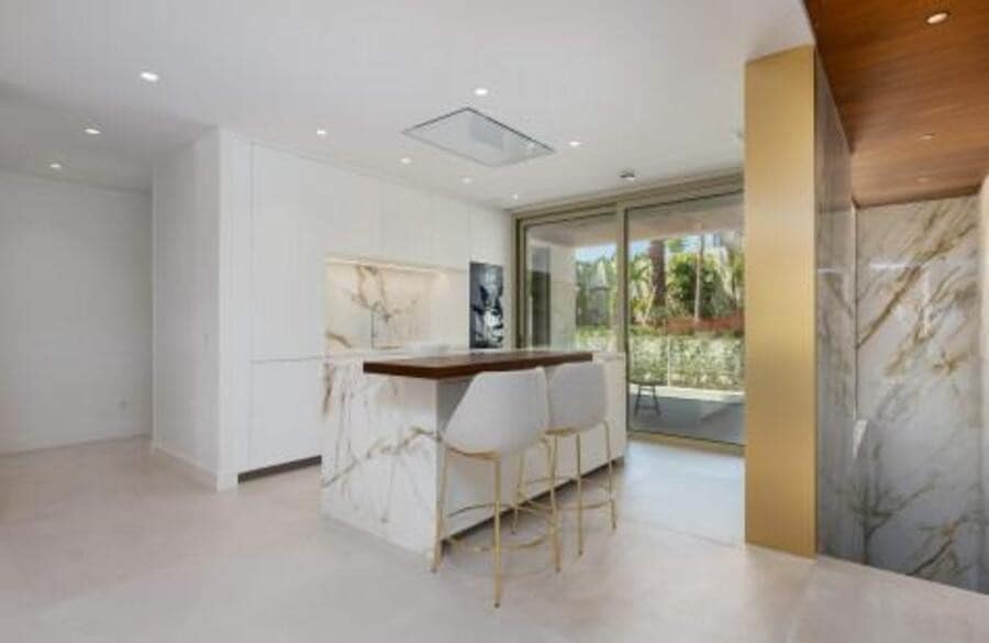 Appartement de 3 chambres à louer à Marbella avec piscine garage - 16 500 € (Ref: 10025035)