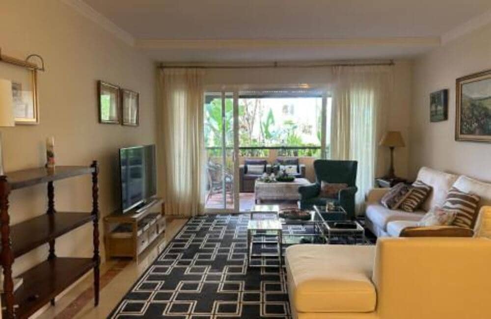 3 Zimmer Apartment zu vermieten in Marbella mit Pool Garage - 3.300 € (Ref: 10025036)