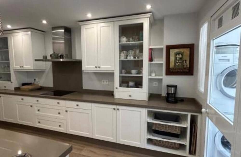 3 Zimmer Apartment zu vermieten in Marbella mit Pool Garage - 3.300 € (Ref: 10025036)