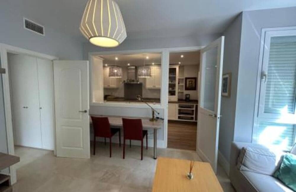 3 Zimmer Apartment zu vermieten in Marbella mit Pool Garage - 3.300 € (Ref: 10025036)
