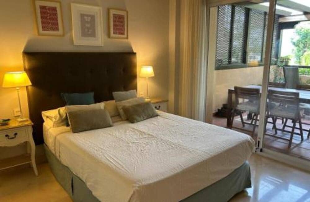 3 Zimmer Apartment zu vermieten in Marbella mit Pool Garage - 3.300 € (Ref: 10025036)