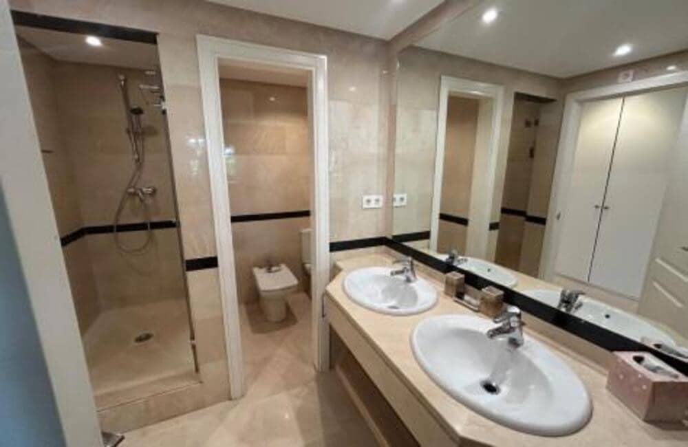 3 Zimmer Apartment zu vermieten in Marbella mit Pool Garage - 3.300 € (Ref: 10025036)