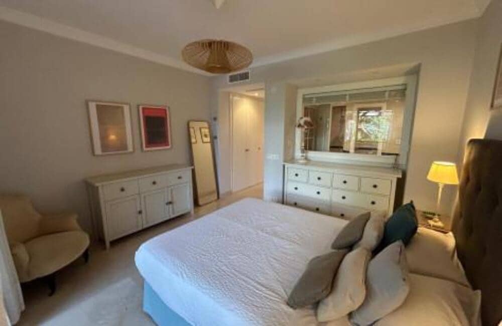 3 Zimmer Apartment zu vermieten in Marbella mit Pool Garage - 3.300 € (Ref: 10025036)