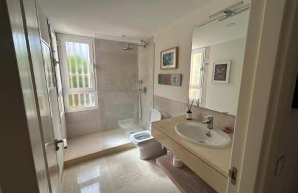 3 Zimmer Apartment zu vermieten in Marbella mit Pool Garage - 3.300 € (Ref: 10025036)