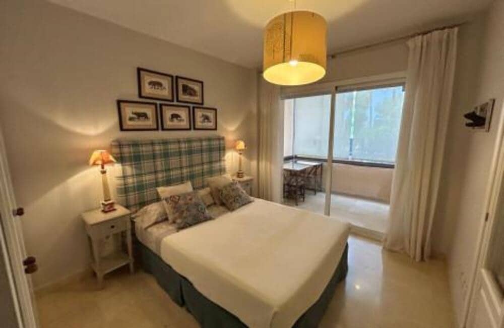 3 Zimmer Apartment zu vermieten in Marbella mit Pool Garage - 3.300 € (Ref: 10025036)