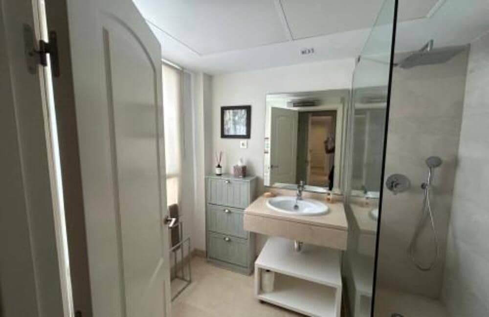 3 Zimmer Apartment zu vermieten in Marbella mit Pool Garage - 3.300 € (Ref: 10025036)