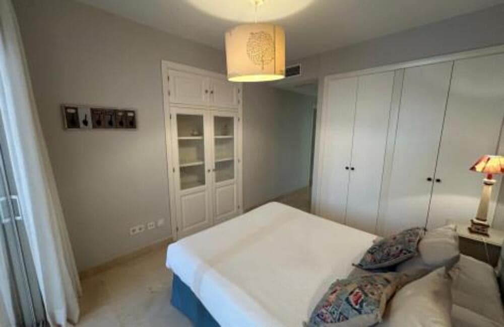 3 Zimmer Apartment zu vermieten in Marbella mit Pool Garage - 3.300 € (Ref: 10025036)