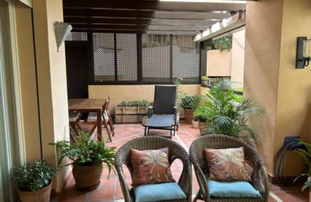 3 Zimmer Apartment zu vermieten in Marbella mit Pool Garage - 3.300 € (Ref: 10025036)