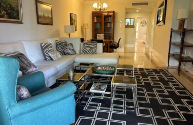 3 Zimmer Apartment zu vermieten in Sierra Blanca, Marbella mit Pool Garage - 3.300 € (Ref: 10025036)