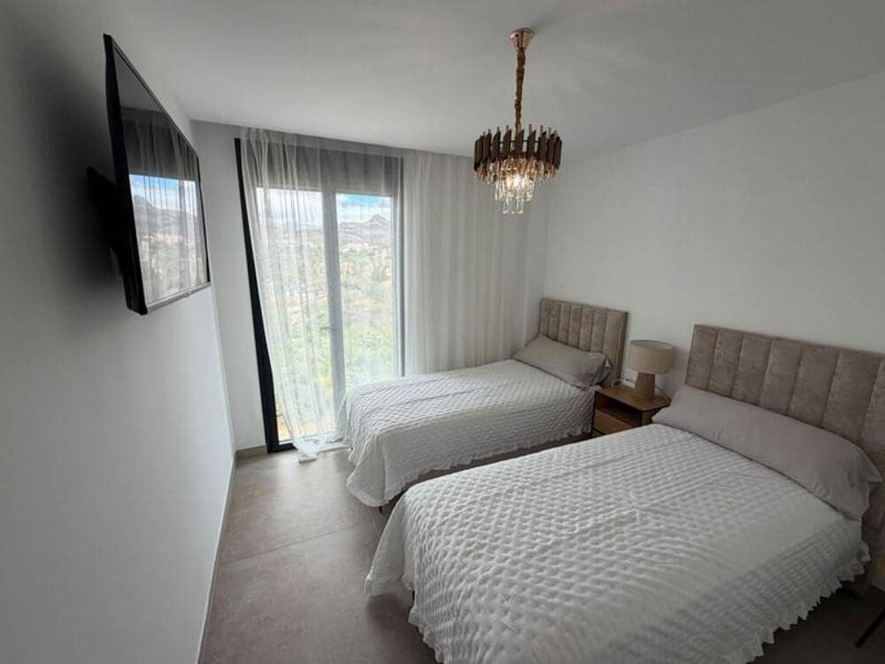 4 camera da letto Attico da affittare in Los Flamingos con piscina - 6.000 € (Rif: 10029947)