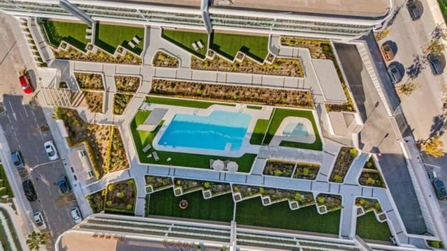 3 quarto Apartamento para arrendar em Nueva Alcántara, Marbella com piscina garagem - 4 500 € (Ref: 10029948)