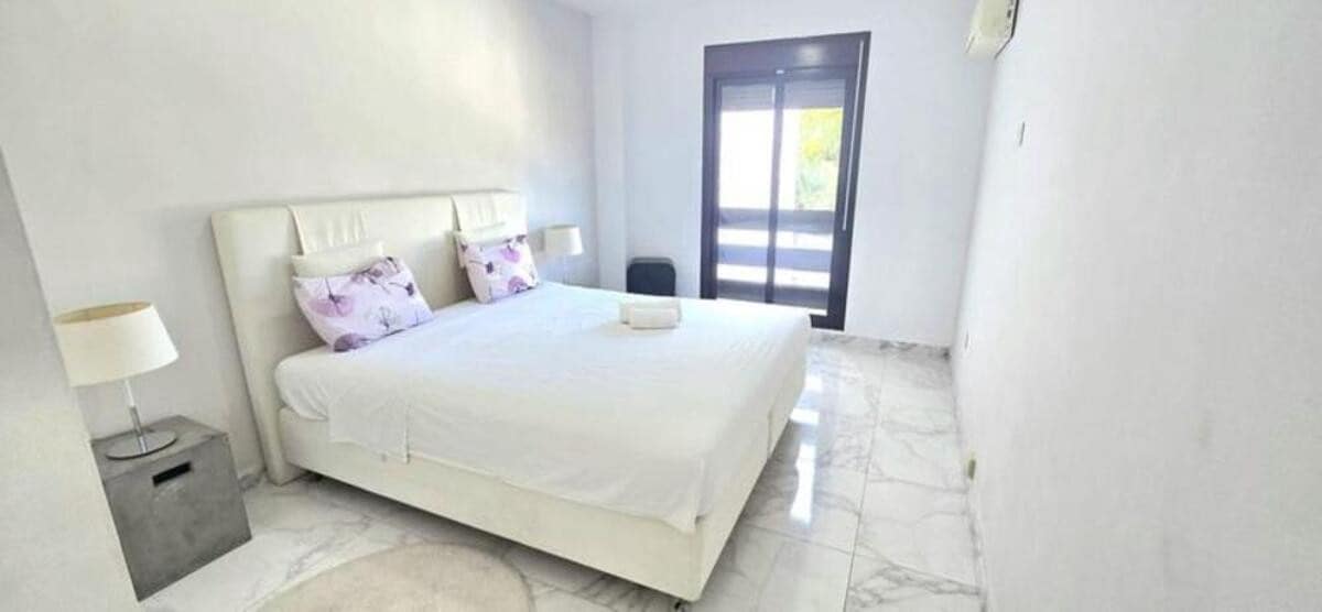 3 sovrum Lägenhet att hyra i Marbella med pool garage - 2 500 € (Ref: 10029949)