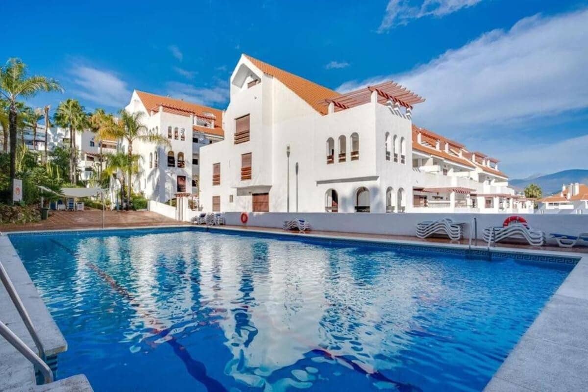 3 sovrum Lägenhet att hyra i Marbella med pool garage - 2 500 € (Ref: 10029949)