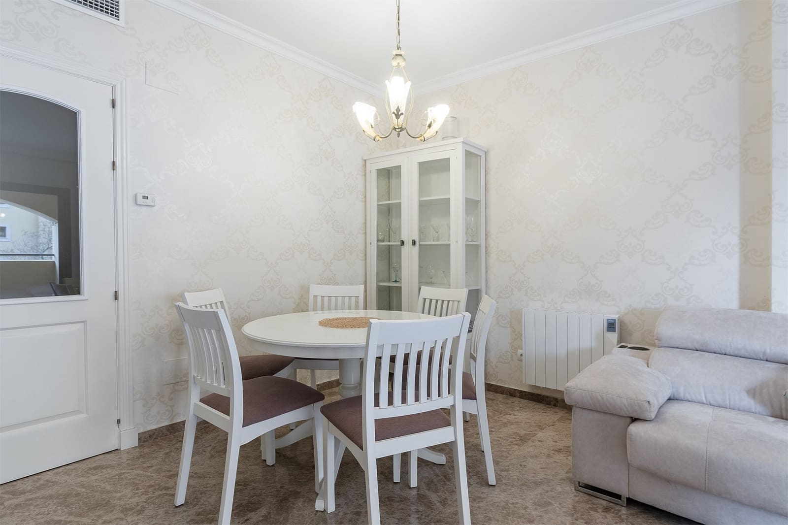 2 slaapkamer Appartement te huur in San Pedro de Alcantara met zwembad garage - € 2.500 (Ref: 10029951)