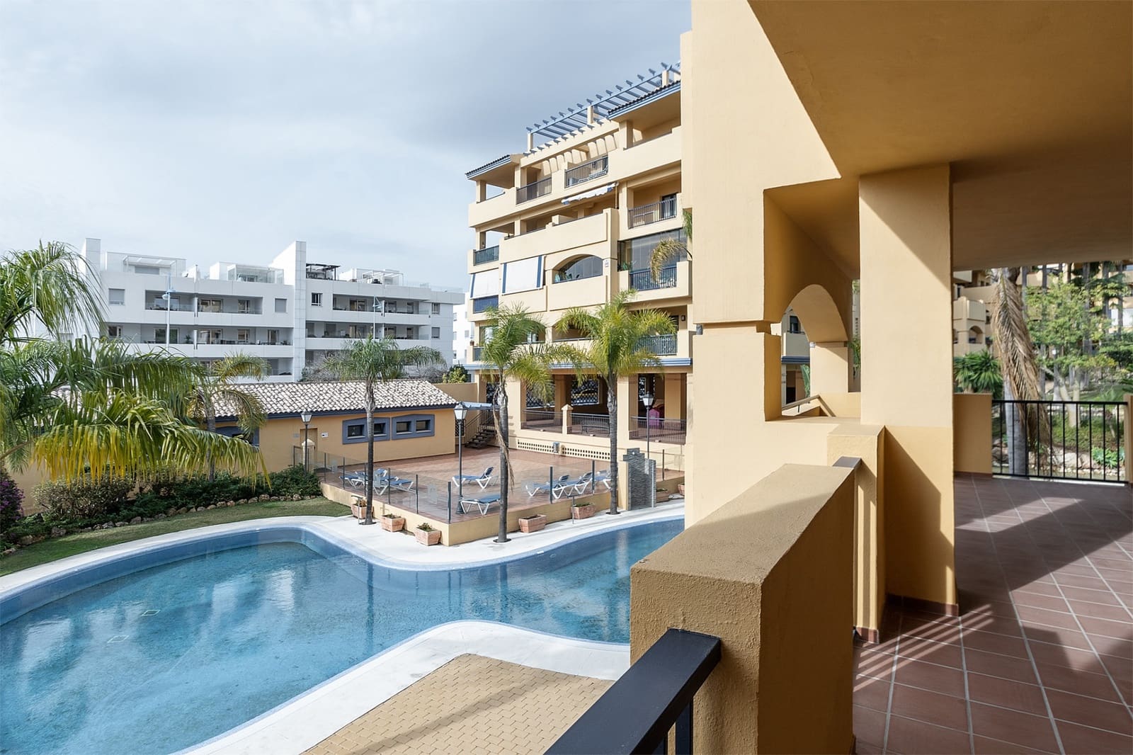 2 slaapkamer Appartement te huur in San Pedro de Alcantara met zwembad garage - € 2.500 (Ref: 10029951)