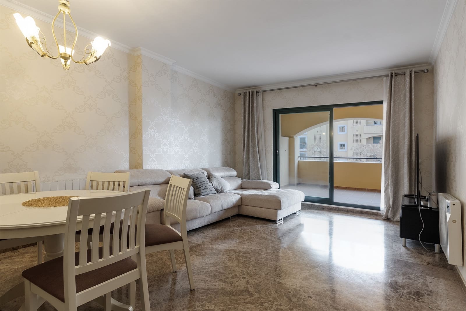2 slaapkamer Appartement te huur in San Pedro de Alcantara met zwembad garage - € 2.500 (Ref: 10029951)