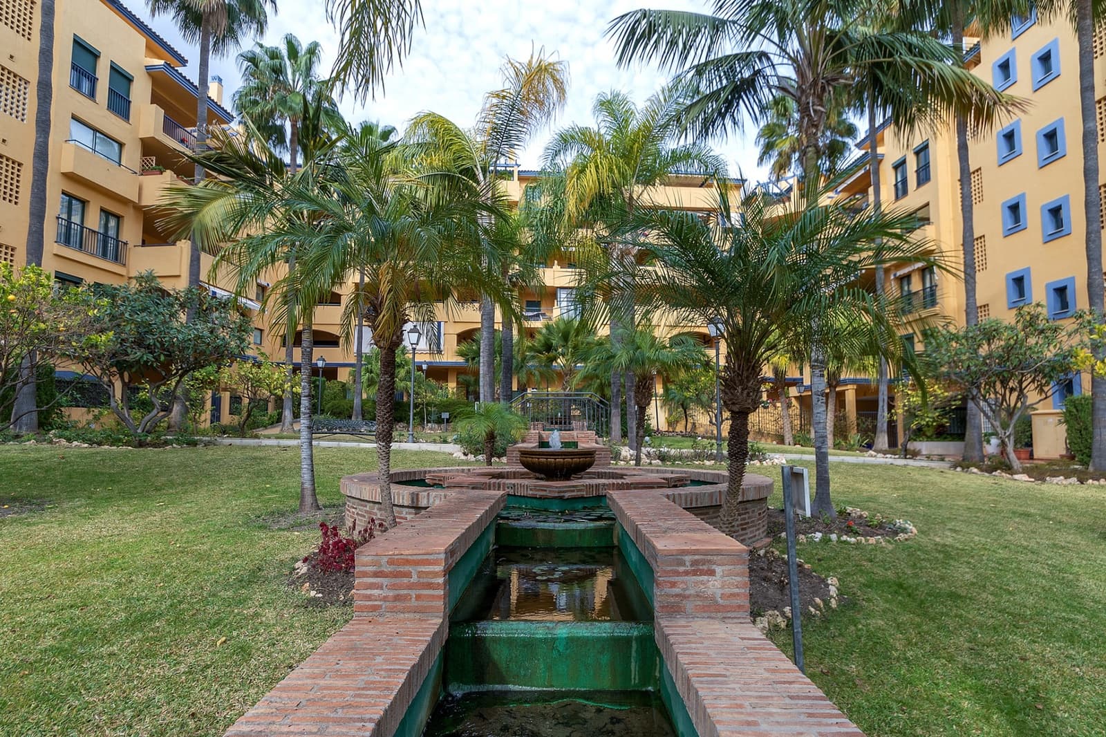 2 slaapkamer Appartement te huur in San Pedro de Alcantara met zwembad garage - € 2.500 (Ref: 10029951)