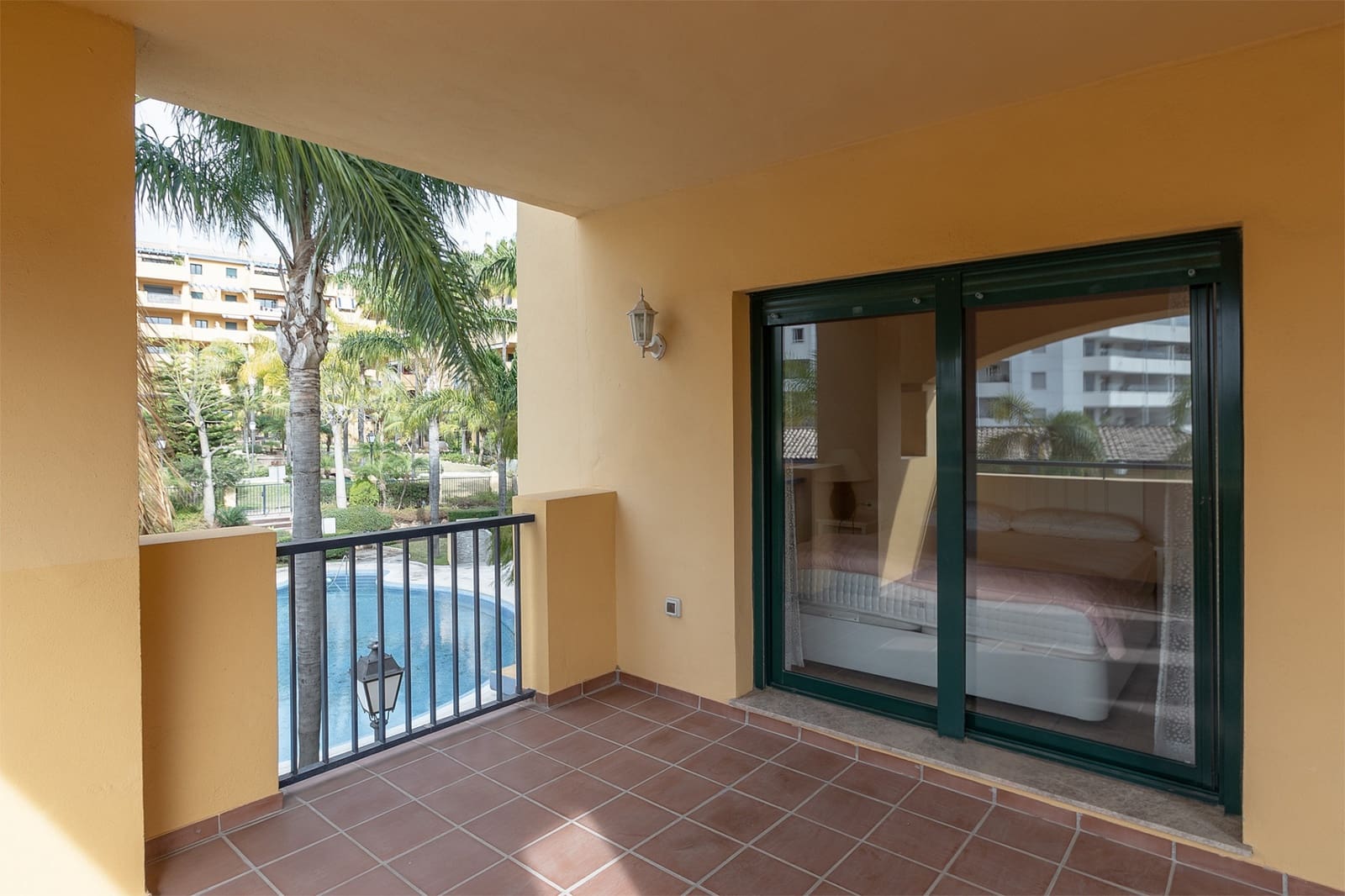 2 slaapkamer Appartement te huur in San Pedro de Alcantara met zwembad garage - € 2.500 (Ref: 10029951)