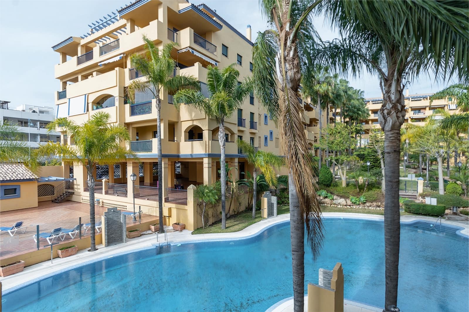 2 slaapkamer Appartement te huur in San Pedro de Alcantara met zwembad garage - € 2.500 (Ref: 10029951)