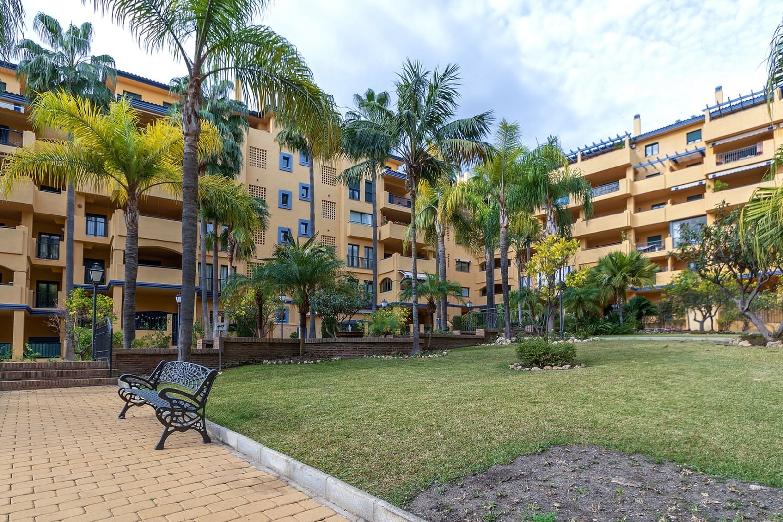 2 slaapkamer Appartement te huur in San Pedro de Alcantara met zwembad garage - € 2.500 (Ref: 10029951)