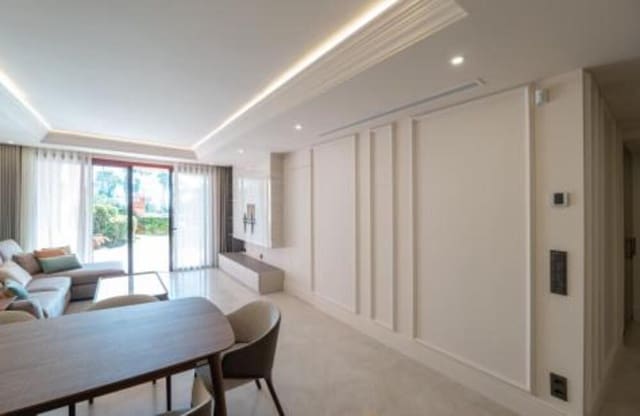 3 sovrum Lägenhet att hyra i Resinera-Voladilla, Estepona - 6 000 € (Ref: 10031396)