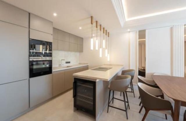 3 sovrum Lägenhet att hyra i Resinera-Voladilla, Estepona - 6 000 € (Ref: 10031396)