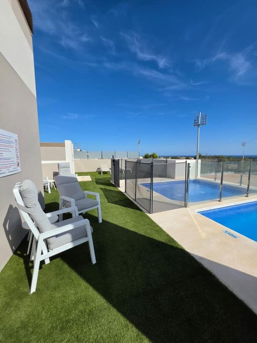 4 sypialnia Apartament do wynajęcia w Nueva Andalucia z basenem garażem - 3 500 € (Ref: 10031397)