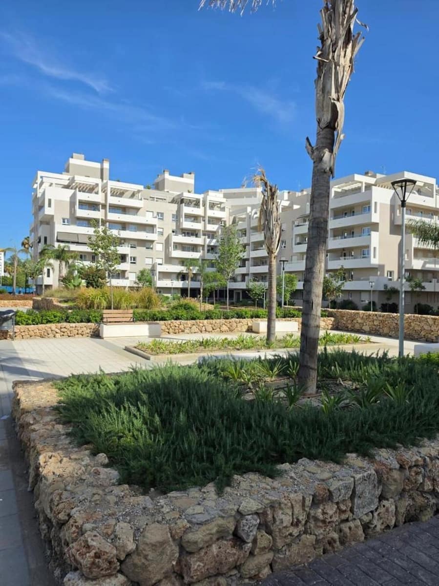 4 sypialnia Apartament do wynajęcia w Nueva Andalucia z basenem garażem - 3 500 € (Ref: 10031397)