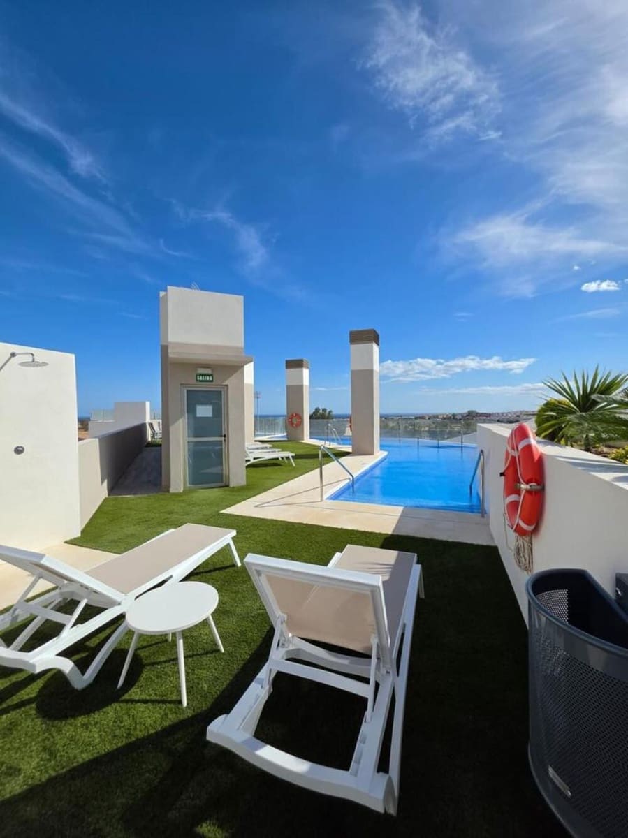 4 sypialnia Apartament do wynajęcia w Nueva Andalucia z basenem garażem - 3 500 € (Ref: 10031397)