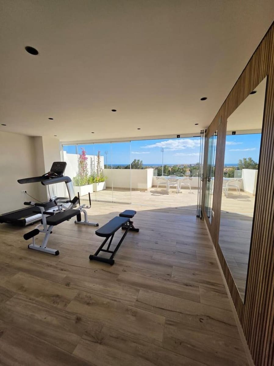 4 sypialnia Apartament do wynajęcia w Nueva Andalucia z basenem garażem - 3 500 € (Ref: 10031397)
