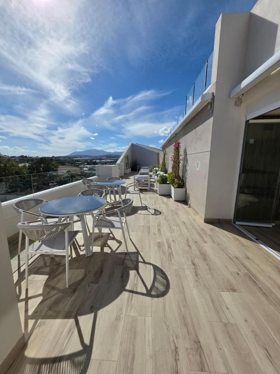 4 sypialnia Apartament do wynajęcia w Nueva Andalucia z basenem garażem - 3 500 € (Ref: 10031397)
